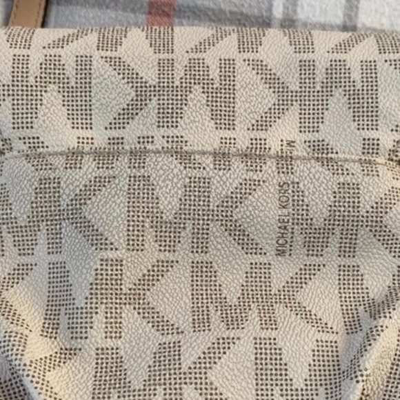 Michael Kors purse - Picture 3 of 3